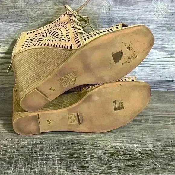 Jeffrey Campbell Rayos Perforated Cut out Wedge Heels Size 9.5 - Picture 11 of 14